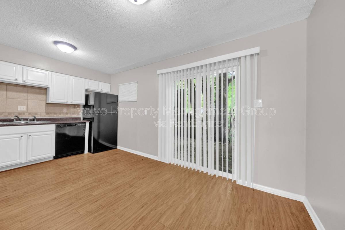 Apartment for rent at 696 Hobbs Dr, Memphis, TN 38111