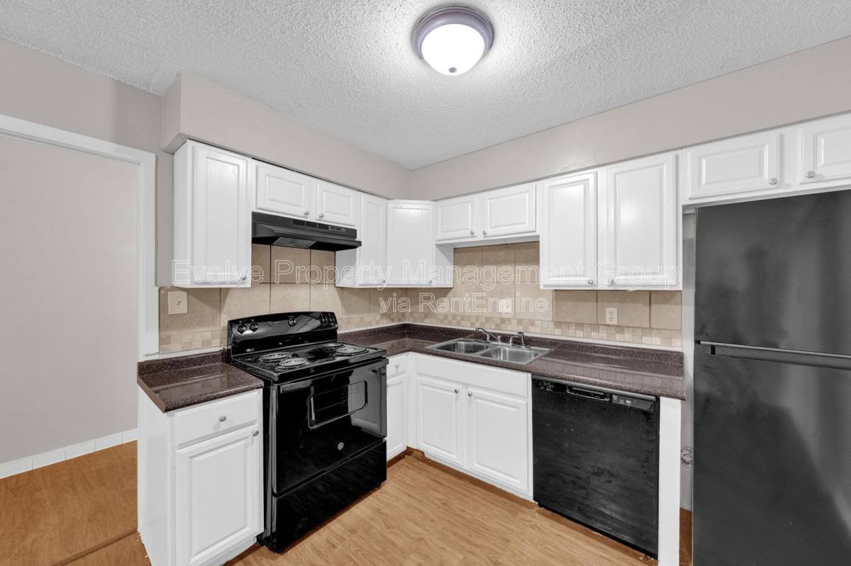Apartment for rent at 696 Hobbs Dr, Memphis, TN 38111