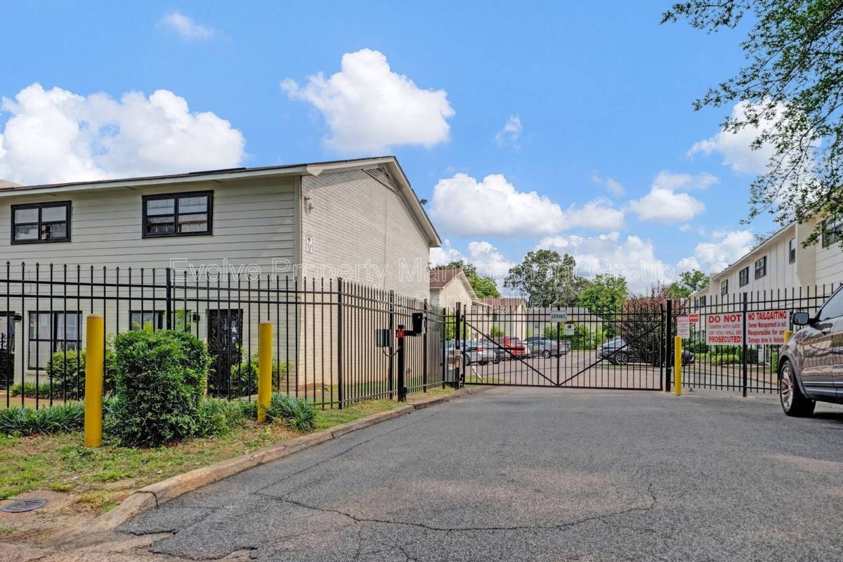 Apartment for rent at 696 Hobbs Dr, Memphis, TN 38111