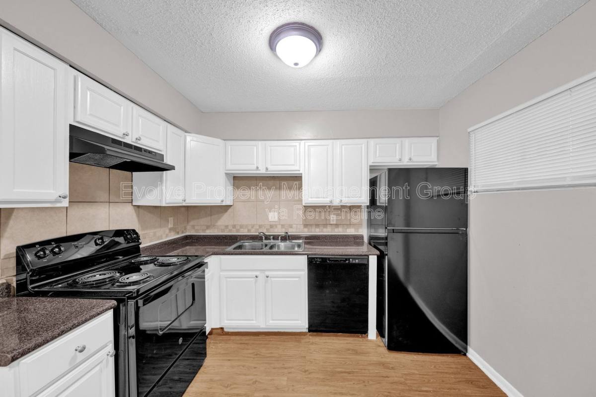 Apartment for rent at 696 Hobbs Dr, Memphis, TN 38111
