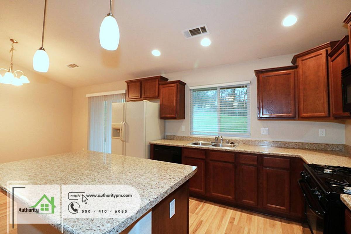House for rent at 2381 Yellow Finch Way, Anderson, CA 96007