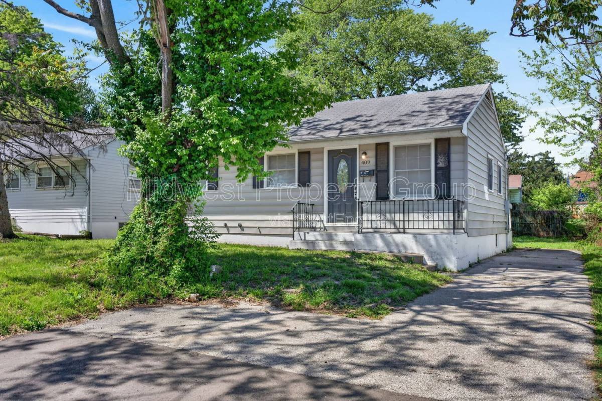 House for rent at 409 Shepley Dr, Saint Louis, MO 63137