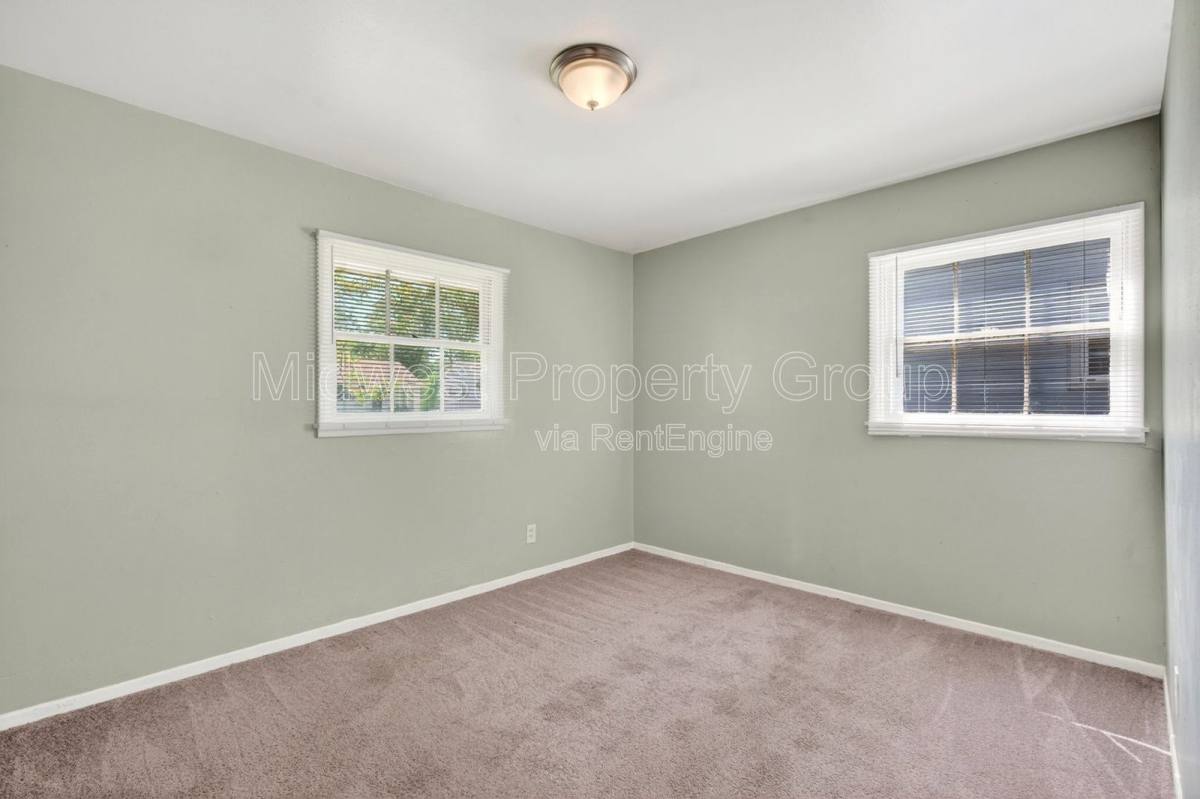 House for rent at 409 Shepley Dr, Saint Louis, MO 63137