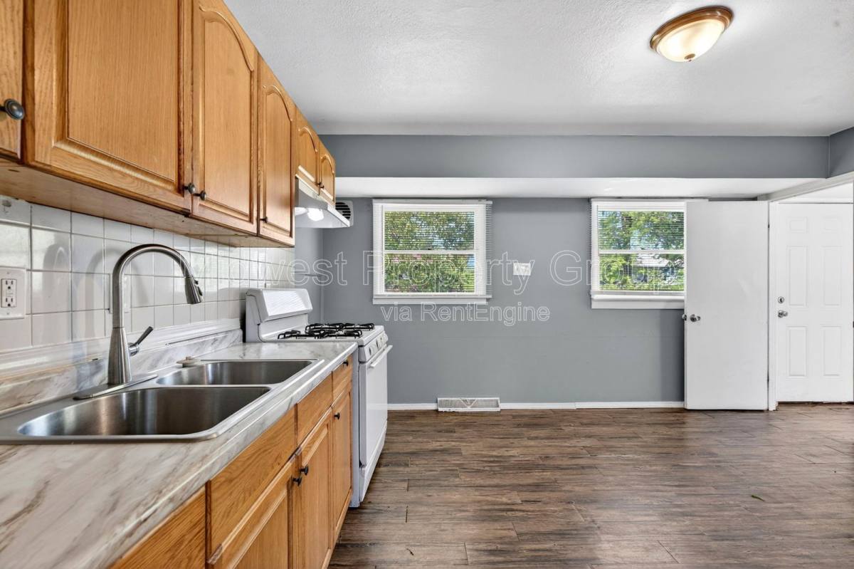 House for rent at 409 Shepley Dr, Saint Louis, MO 63137