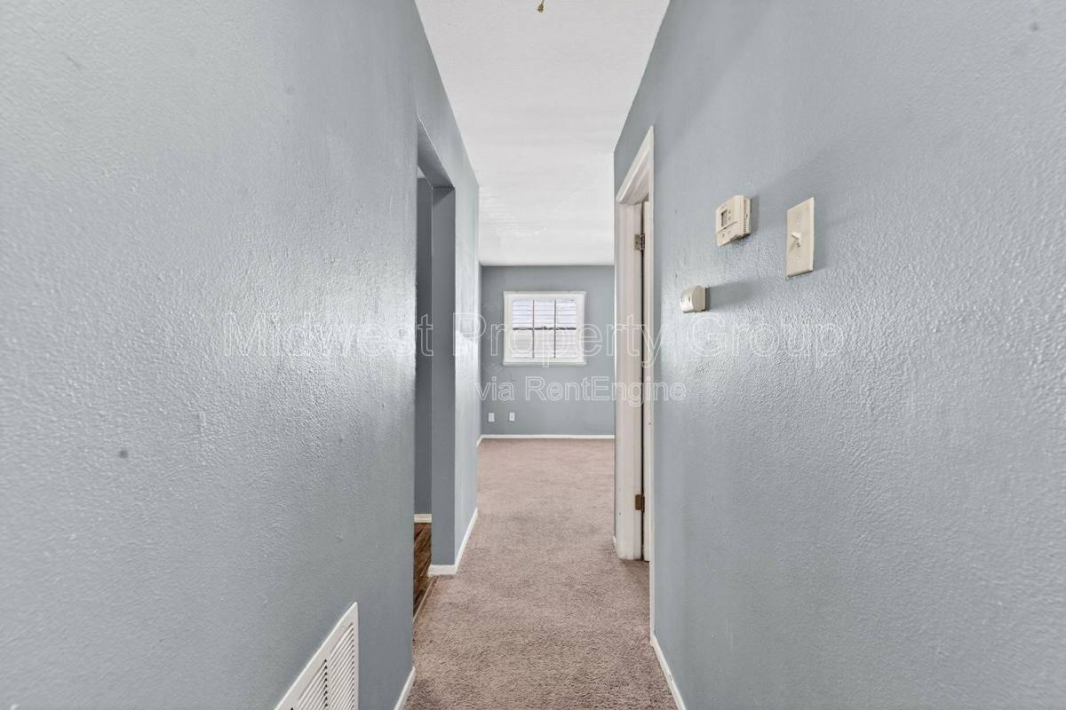 House for rent at 409 Shepley Dr, Saint Louis, MO 63137