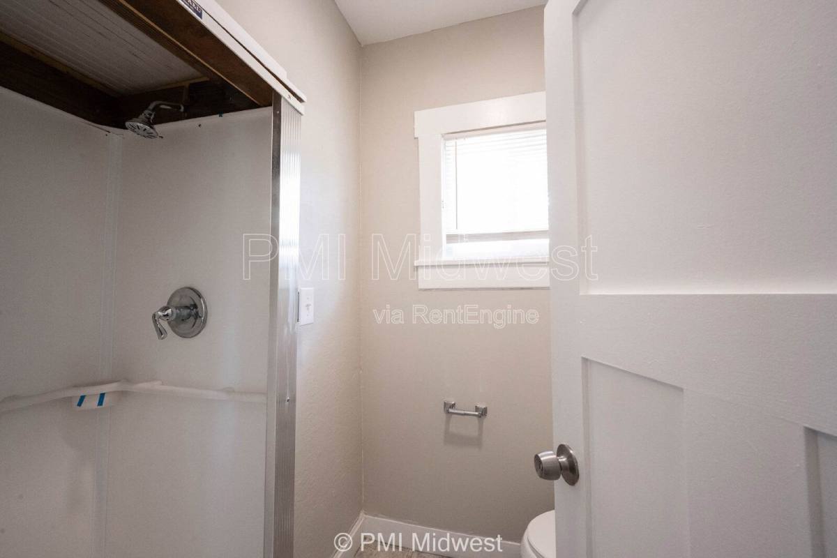 Apartment for rent at 521 N Gladstone Ave #B, Indianapolis, IN 46201