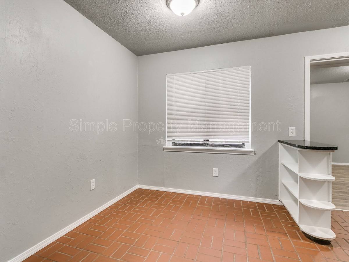 House for rent at 409 E Hill Dr, Guthrie, OK 73044