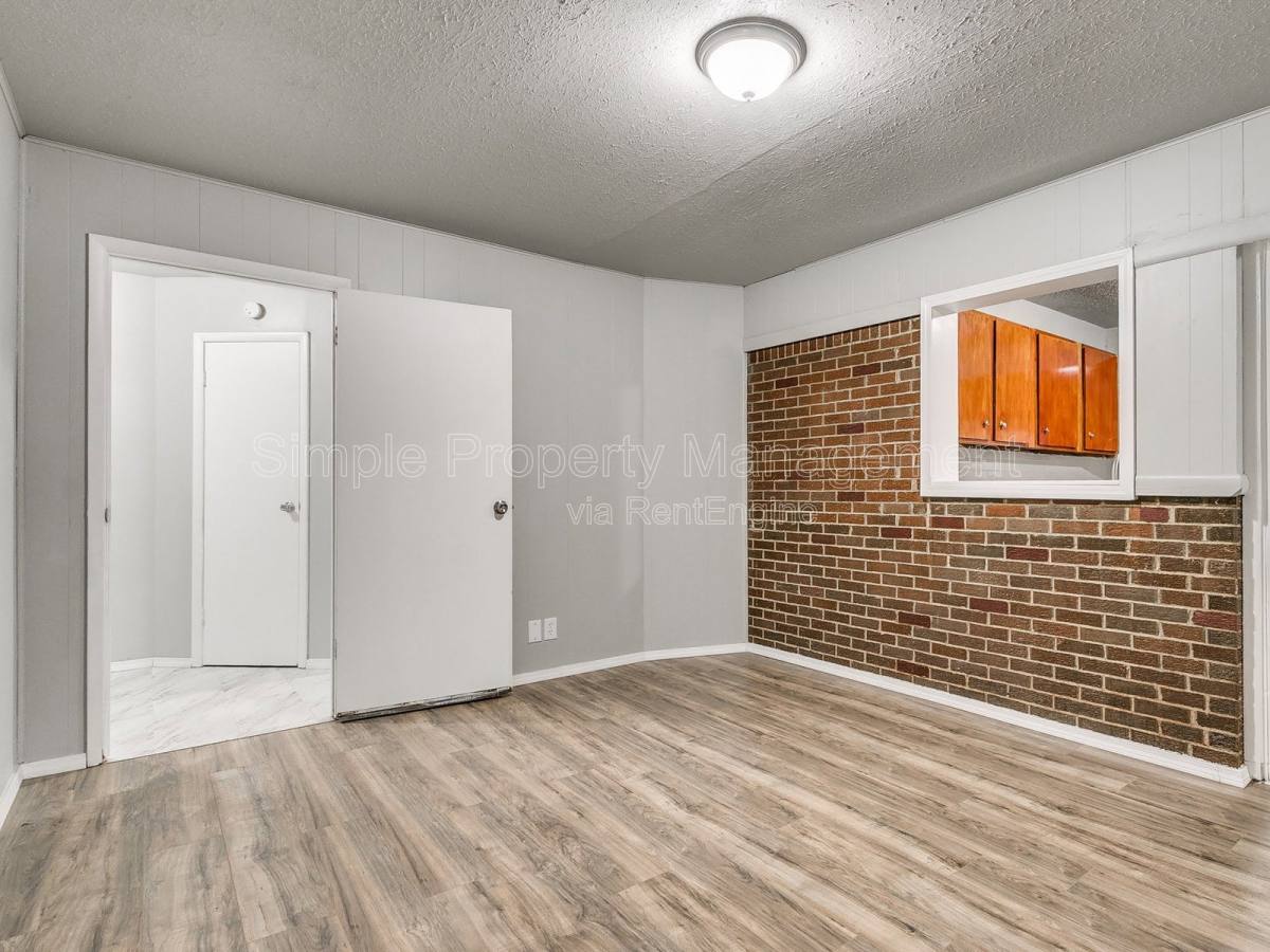 House for rent at 409 E Hill Dr, Guthrie, OK 73044