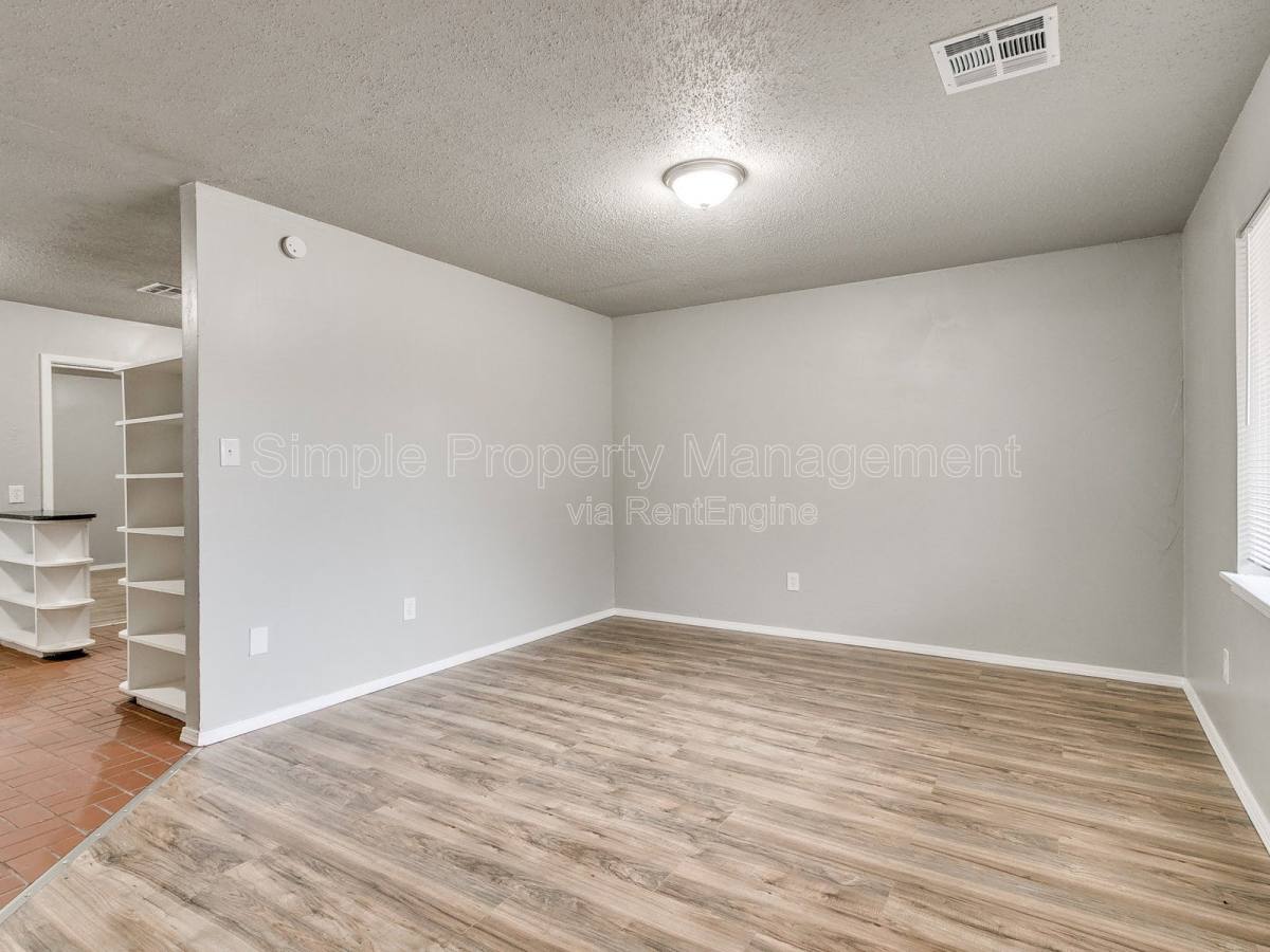 House for rent at 409 E Hill Dr, Guthrie, OK 73044