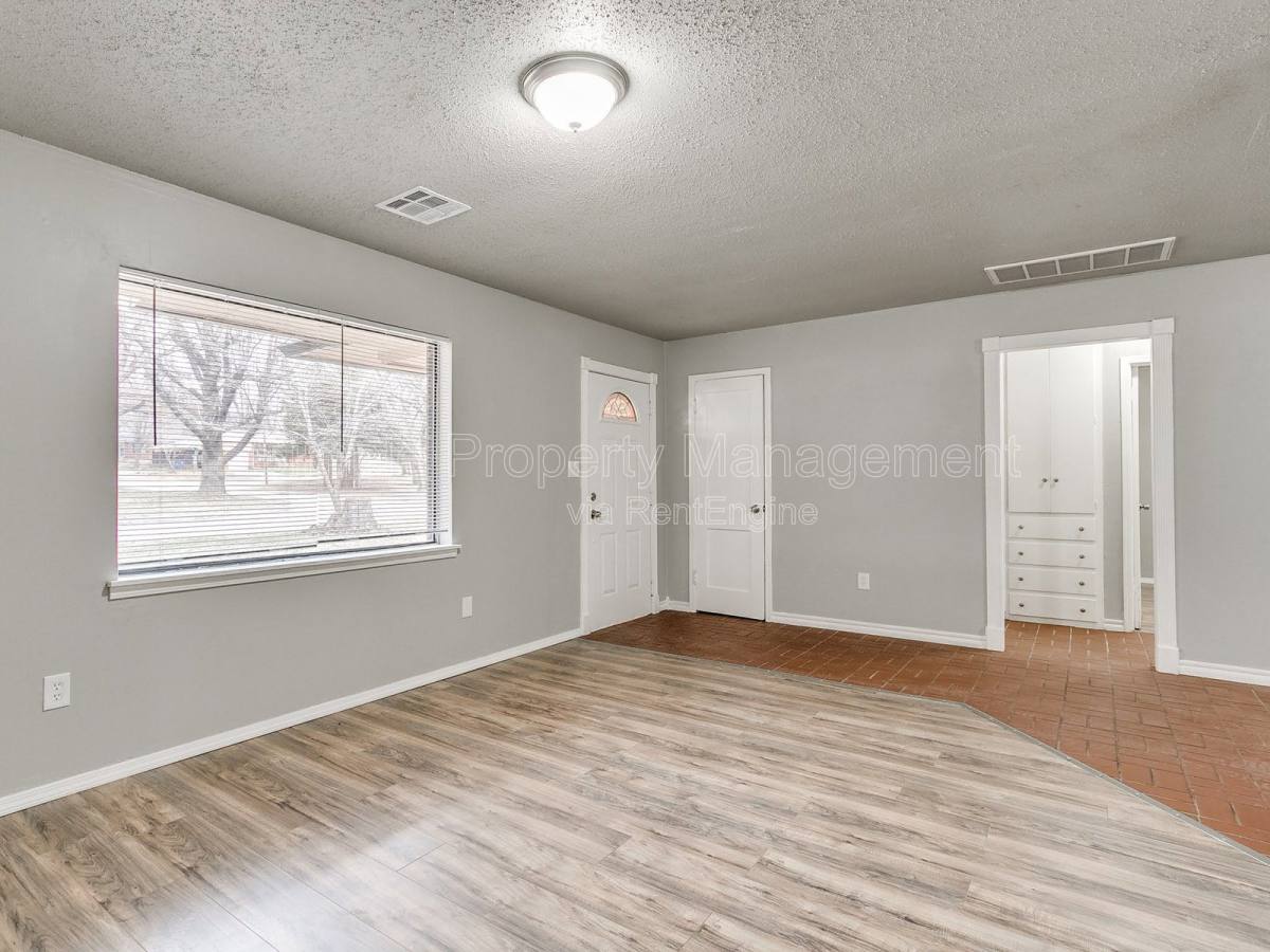 House for rent at 409 E Hill Dr, Guthrie, OK 73044