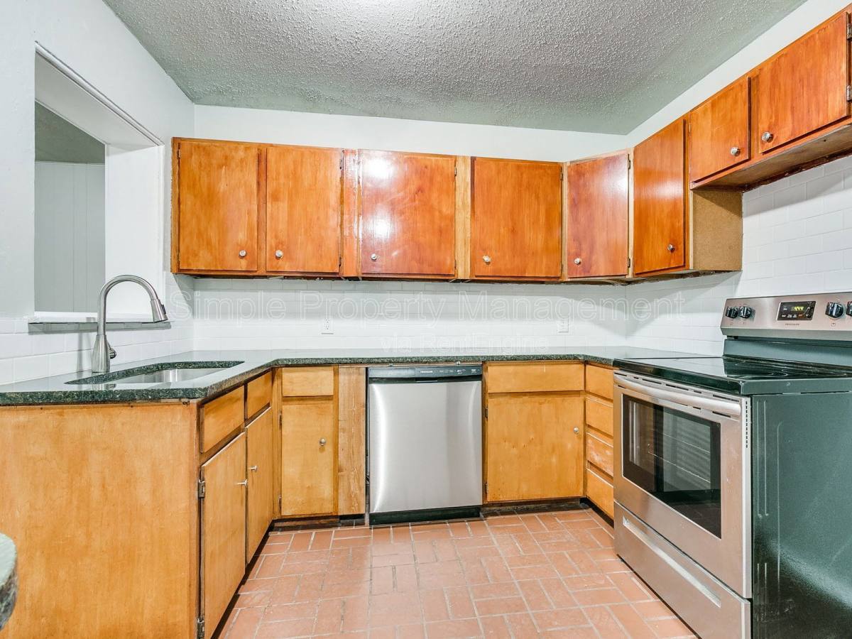 House for rent at 409 E Hill Dr, Guthrie, OK 73044
