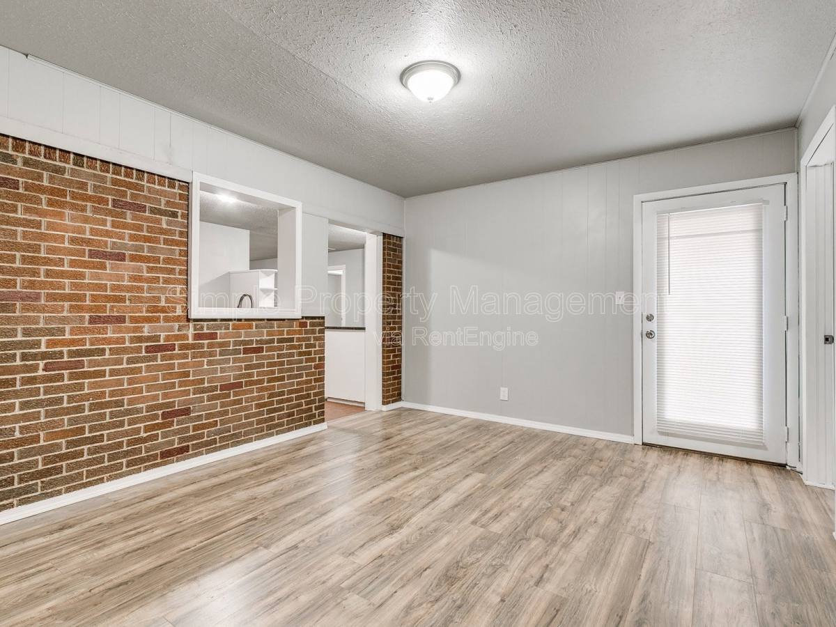 House for rent at 409 E Hill Dr, Guthrie, OK 73044