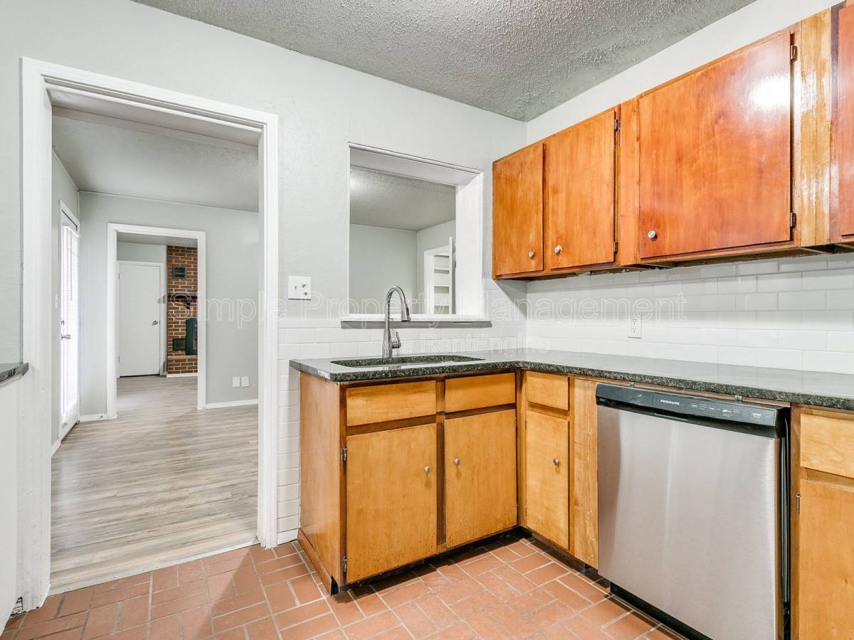 House for rent at 409 E Hill Dr, Guthrie, OK 73044