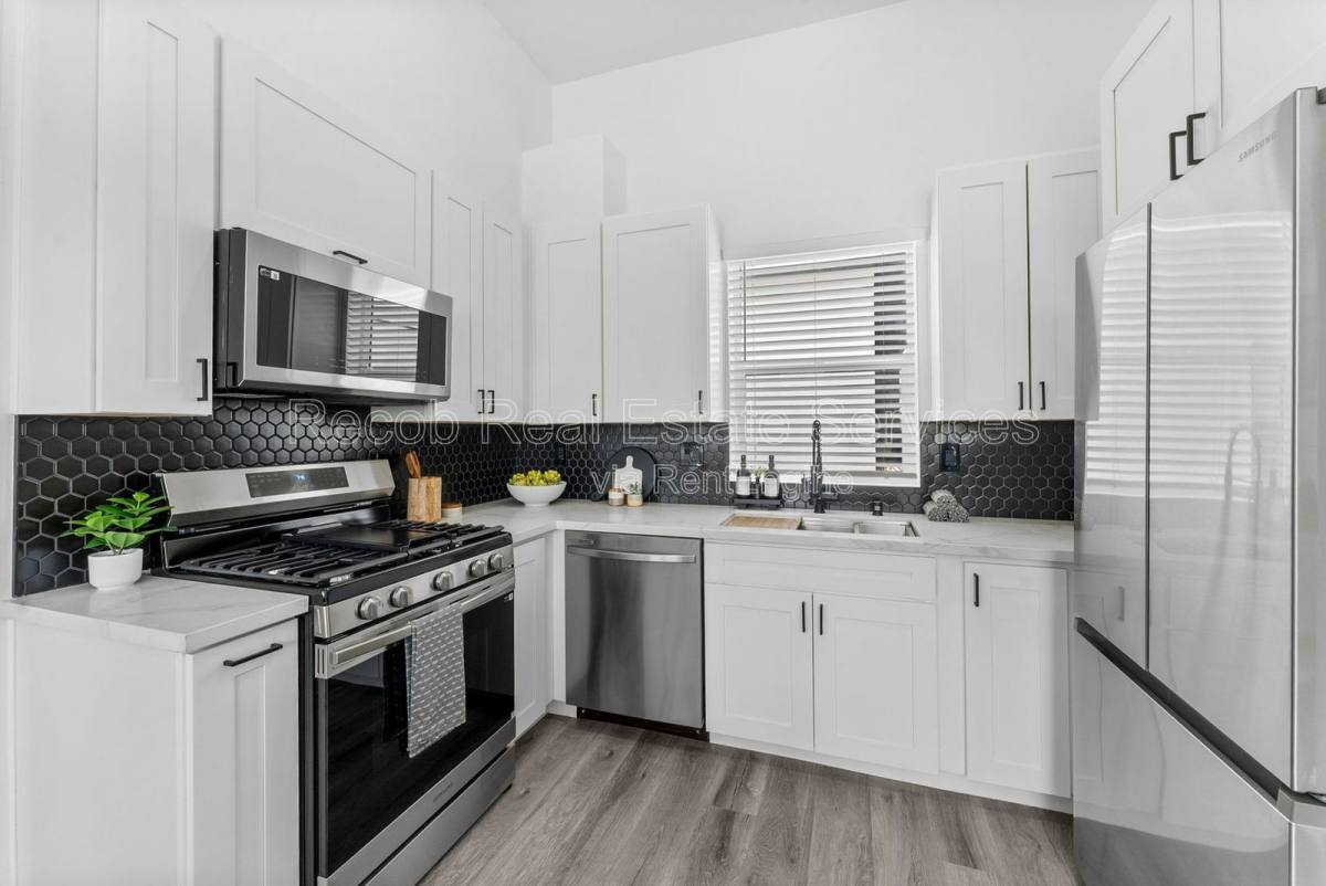 Apartment for rent at 5256 Adams Ave #5, San Diego, CA 92115
