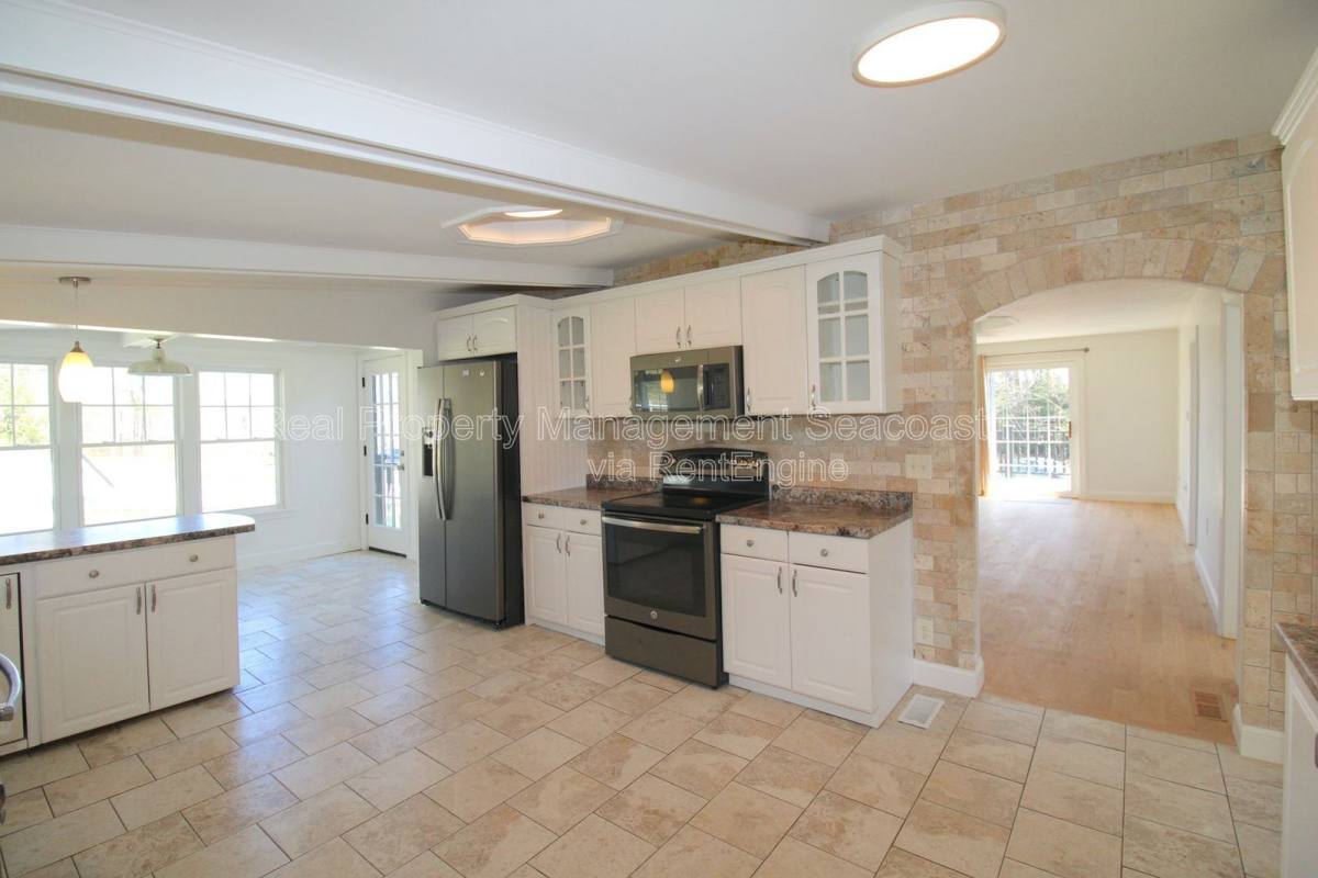 Apartment for rent at 94 Lakeshore Dr #A, Northwood, NH 03261