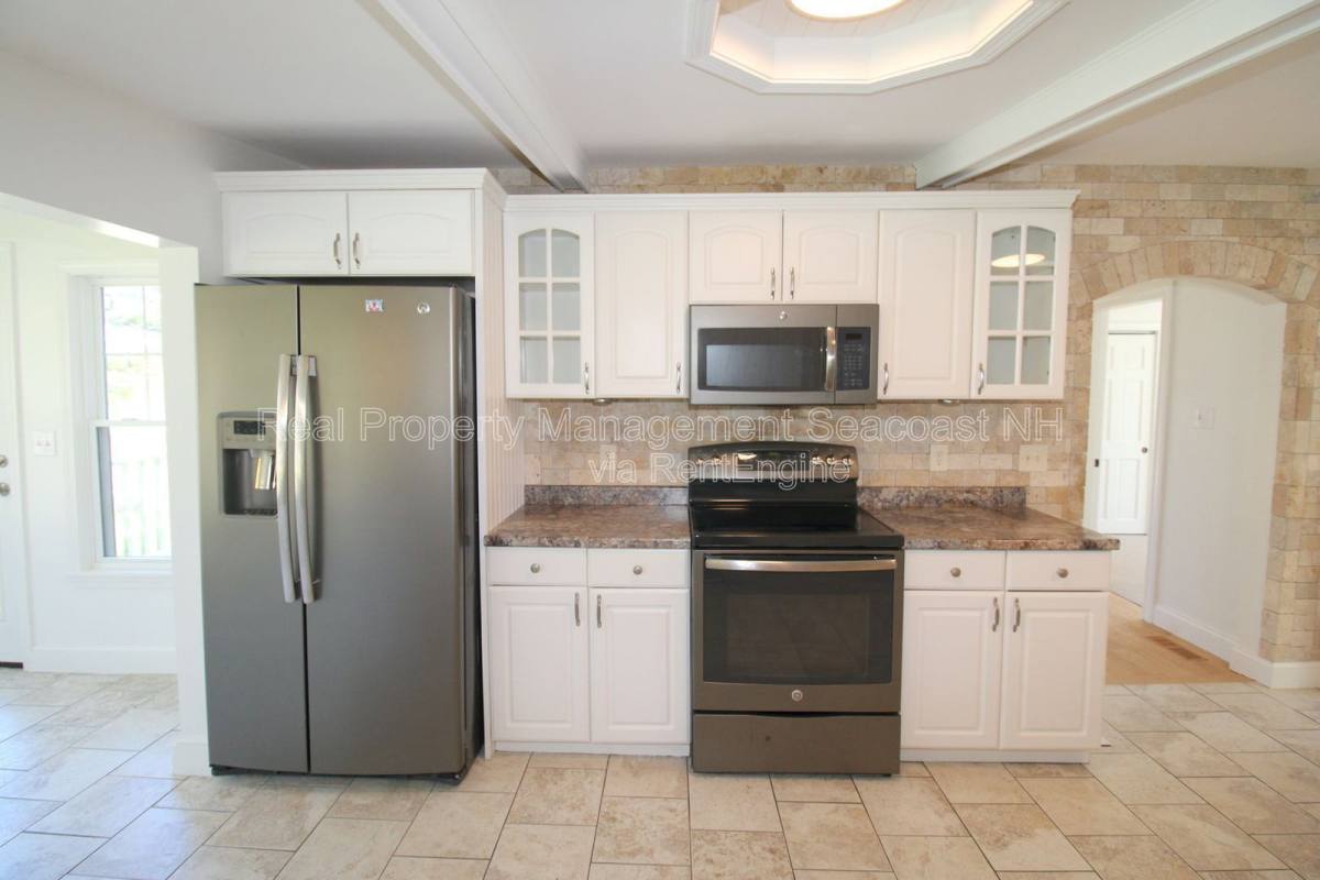 Apartment for rent at 94 Lakeshore Dr #A, Northwood, NH 03261