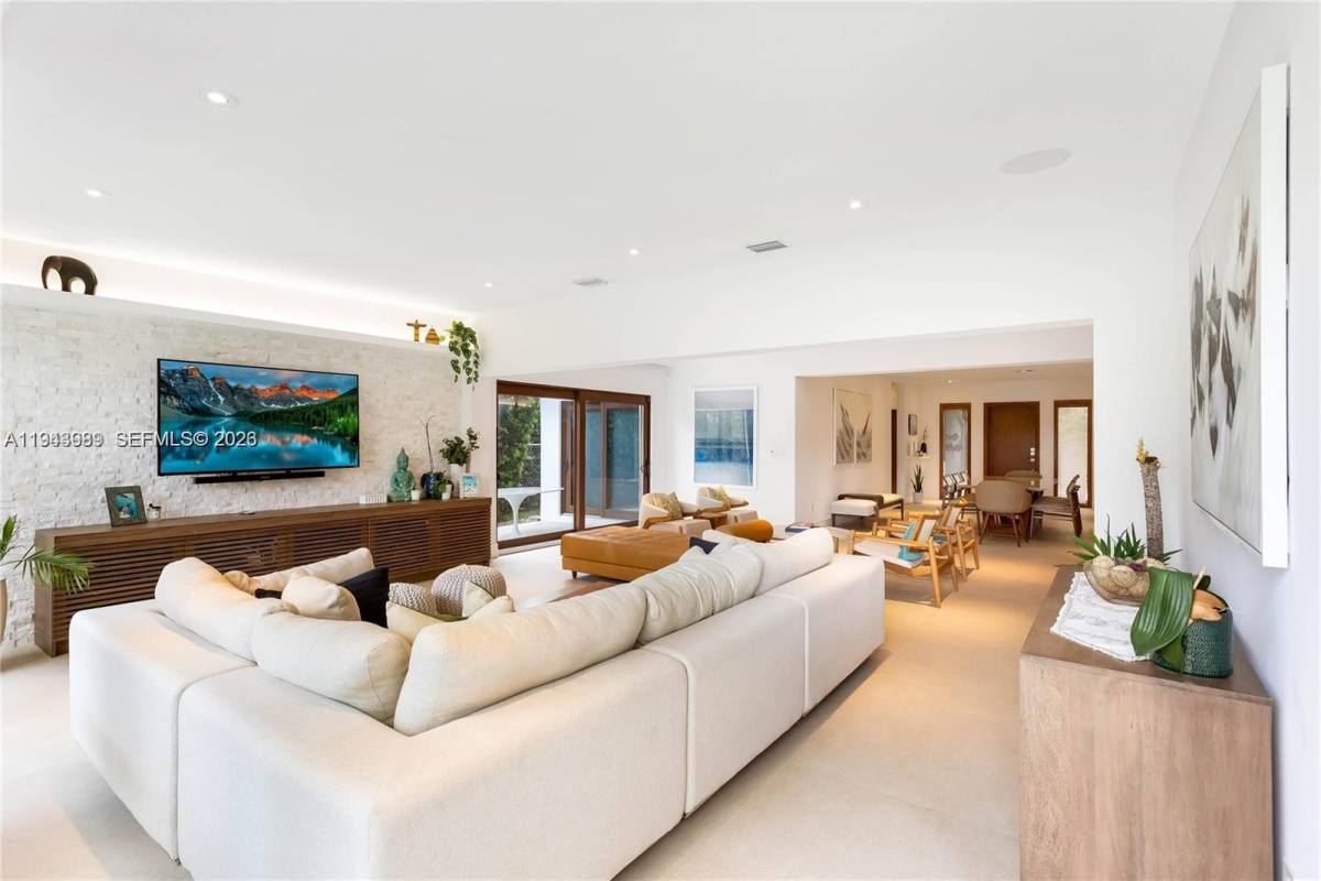 House for rent at 5911 Alton Rd #SFH, Miami Beach, FL 33140