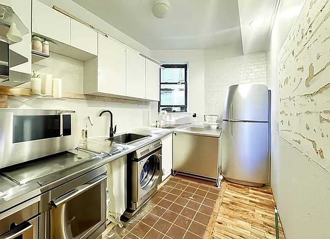 Apartment for rent at 452 E 84th St, New York, NY 10028