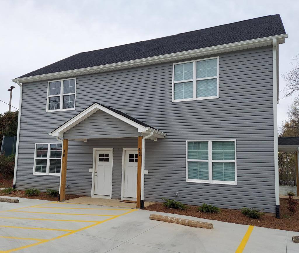 Townhouse for rent at 38 E 4th St, Lexington, NC 27292