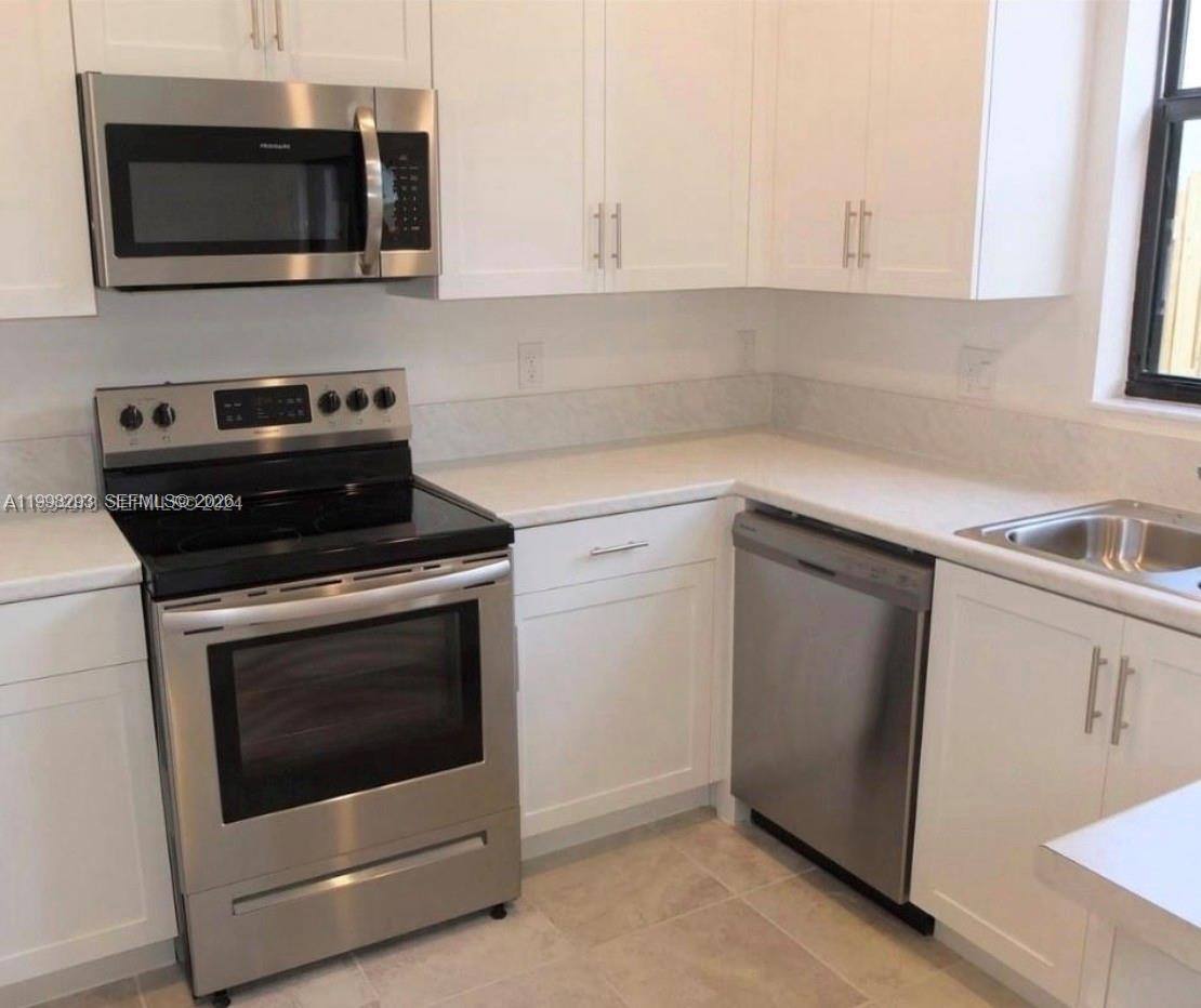 Townhouse for rent at 407 NE 208th Terrace #407 Mi, Miami, FL 33179