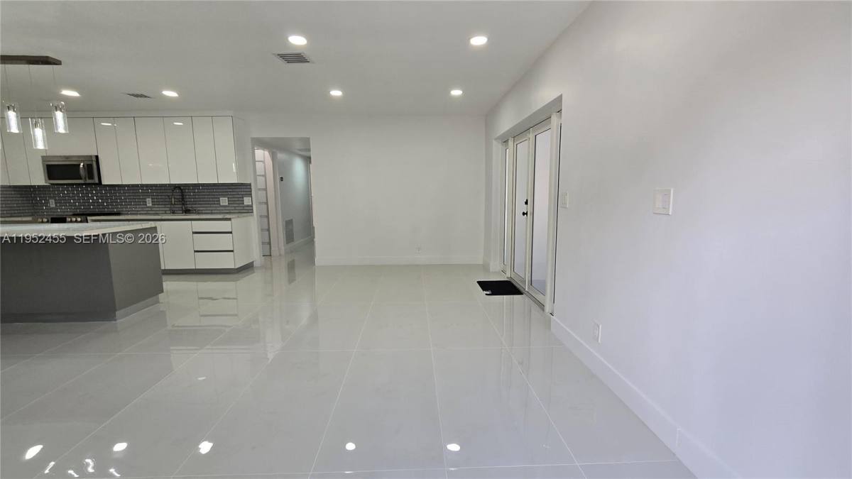 Townhouse for rent at 1300 N 64th Ave, Hollywood, FL 33024
