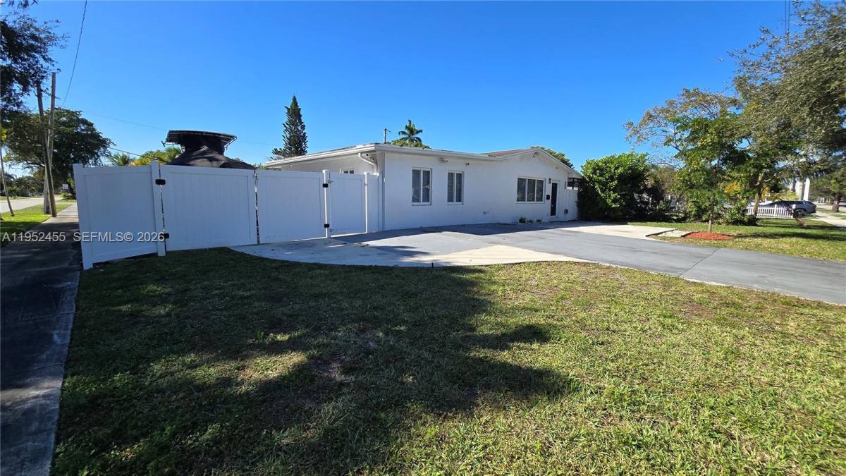 Townhouse for rent at 1300 N 64th Ave, Hollywood, FL 33024