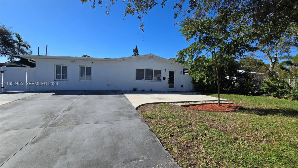 Townhouse for rent at 1300 N 64th Ave, Hollywood, FL 33024