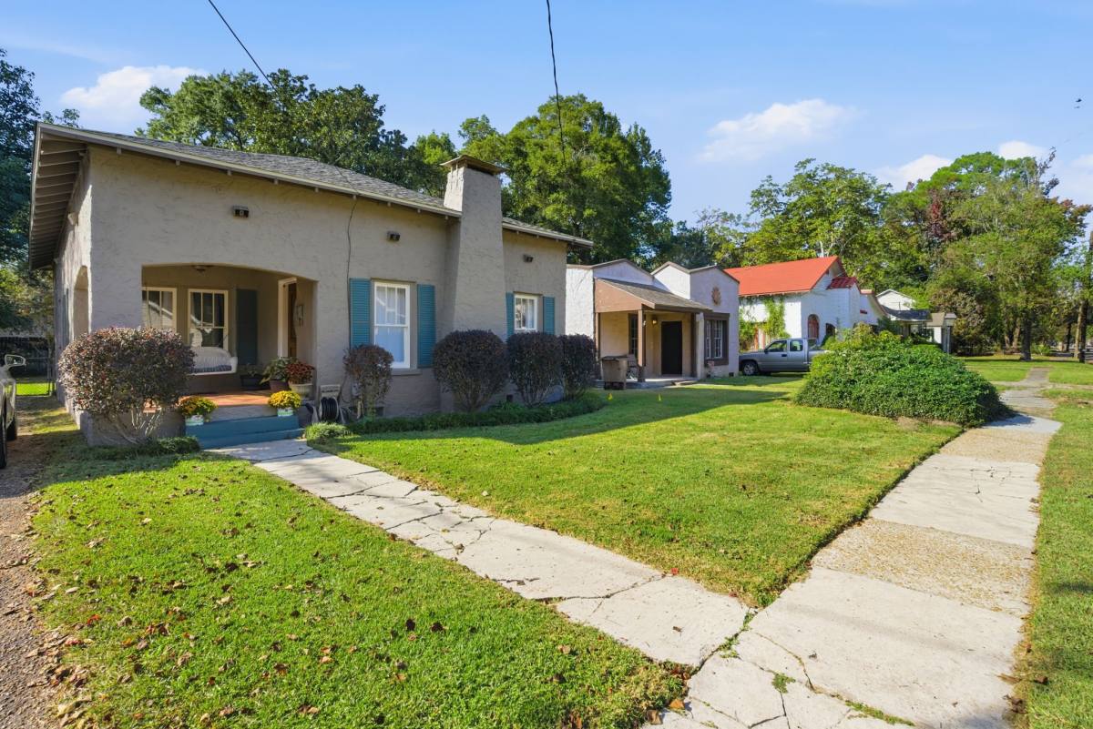 Townhouse for rent at 162 S Fulton St, Mobile, AL 36606