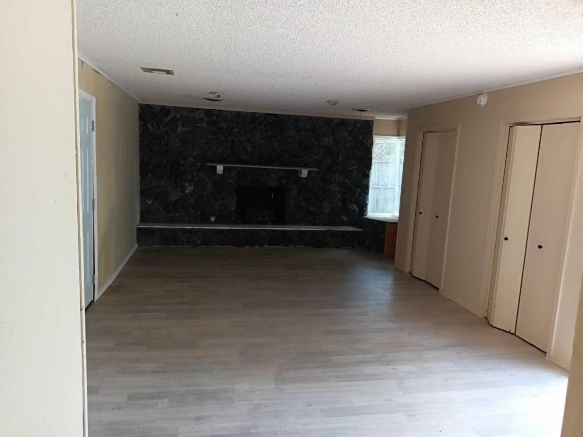 House for rent at 839 E 2nd St, Cushing, OK 74023
