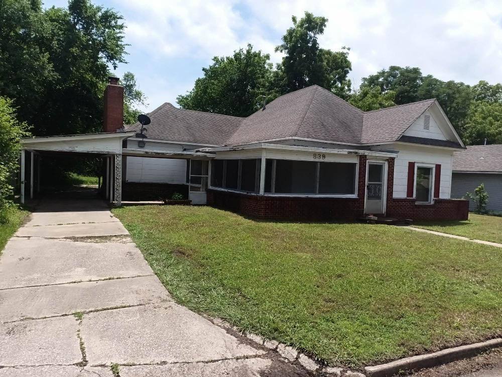 House for rent at 839 E 2nd St, Cushing, OK 74023