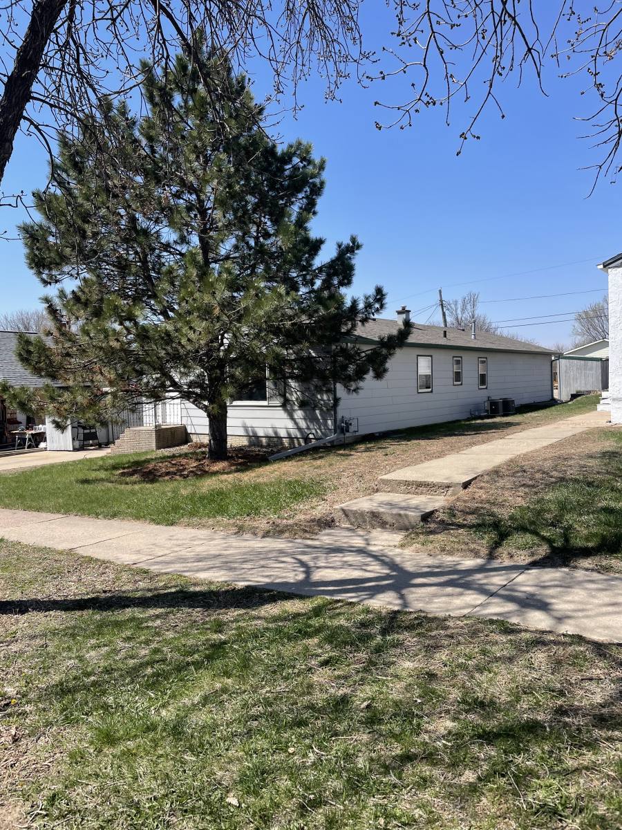 Townhouse for rent at 311 S Jessica Ave, Sioux Falls, SD 57103