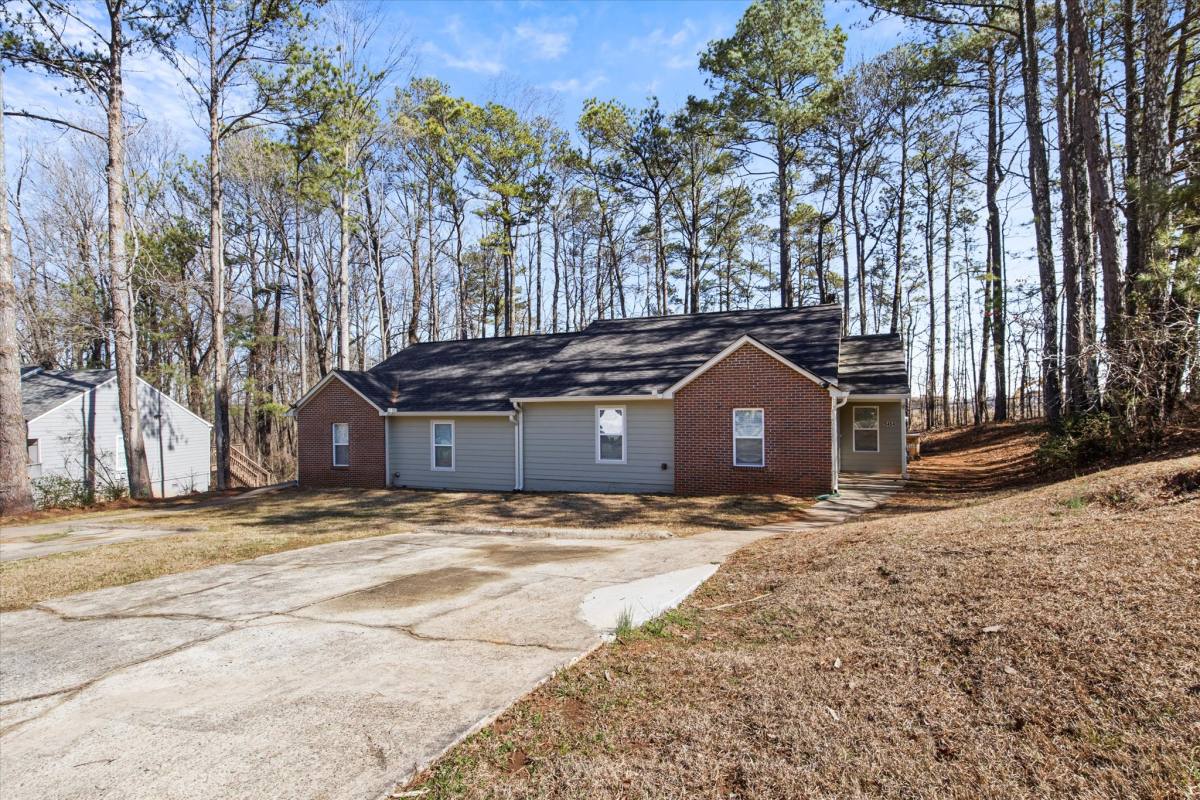 Townhouse for rent at 5454 Glen Haven Dr, Atlanta, GA 30349