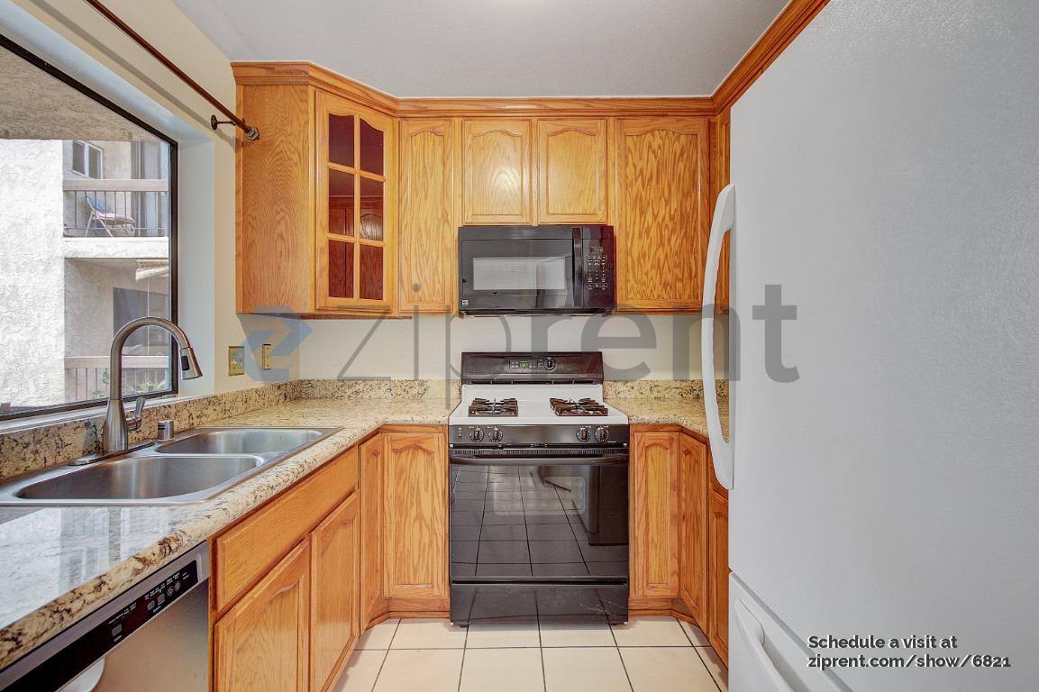 Townhouse for rent at 320 McHenry Rd #10, Glendale, CA 91206