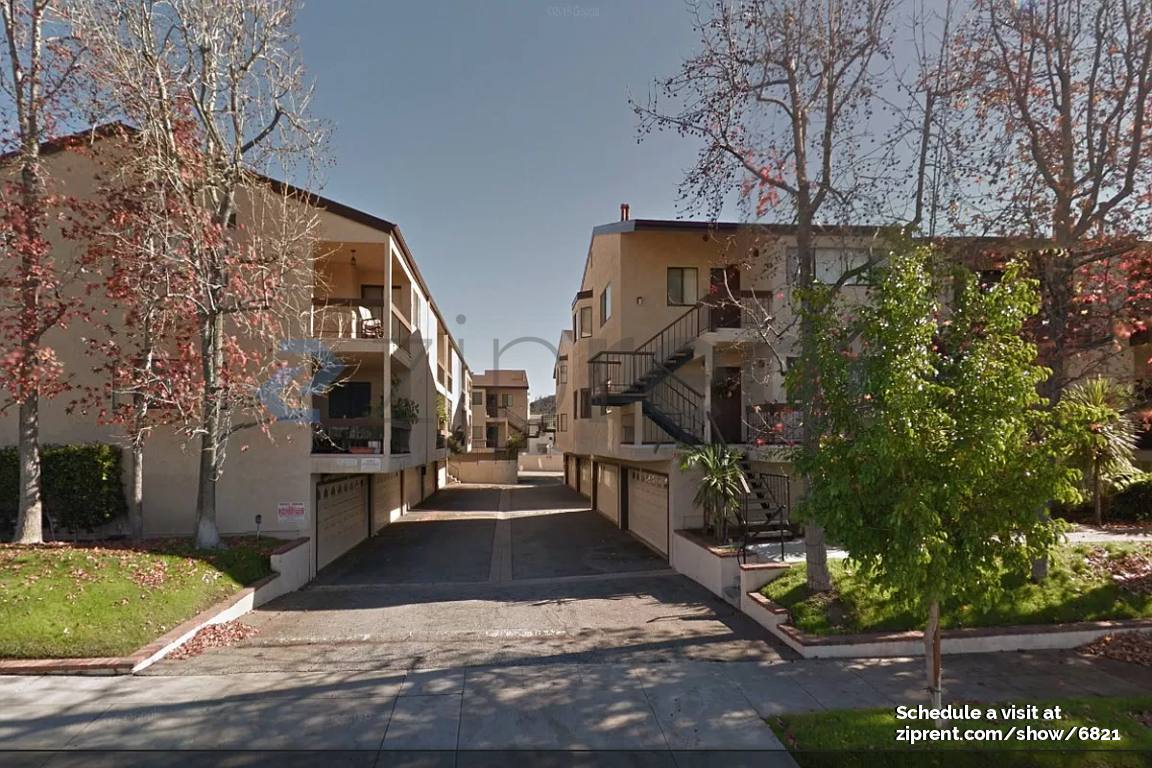 Townhouse for rent at 320 McHenry Rd #10, Glendale, CA 91206