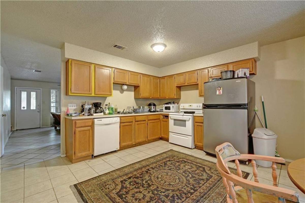 Townhouse for rent at 2011 Kirksey Dr, Austin, TX 78741