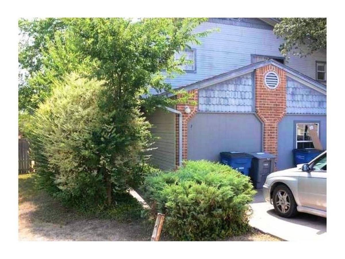 Townhouse for rent at 2011 Kirksey Dr, Austin, TX 78741