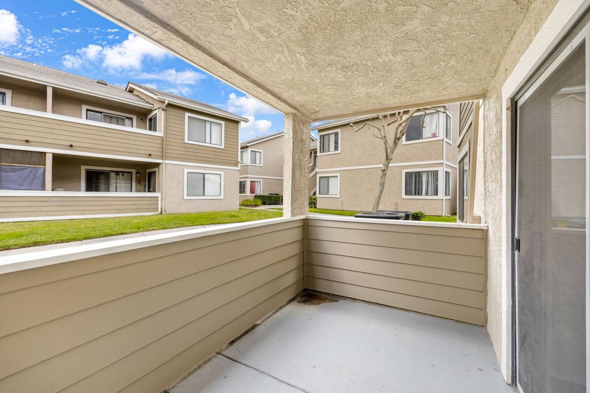 Apartment for rent at 904 Fairway Dr, Colton, CA 92324