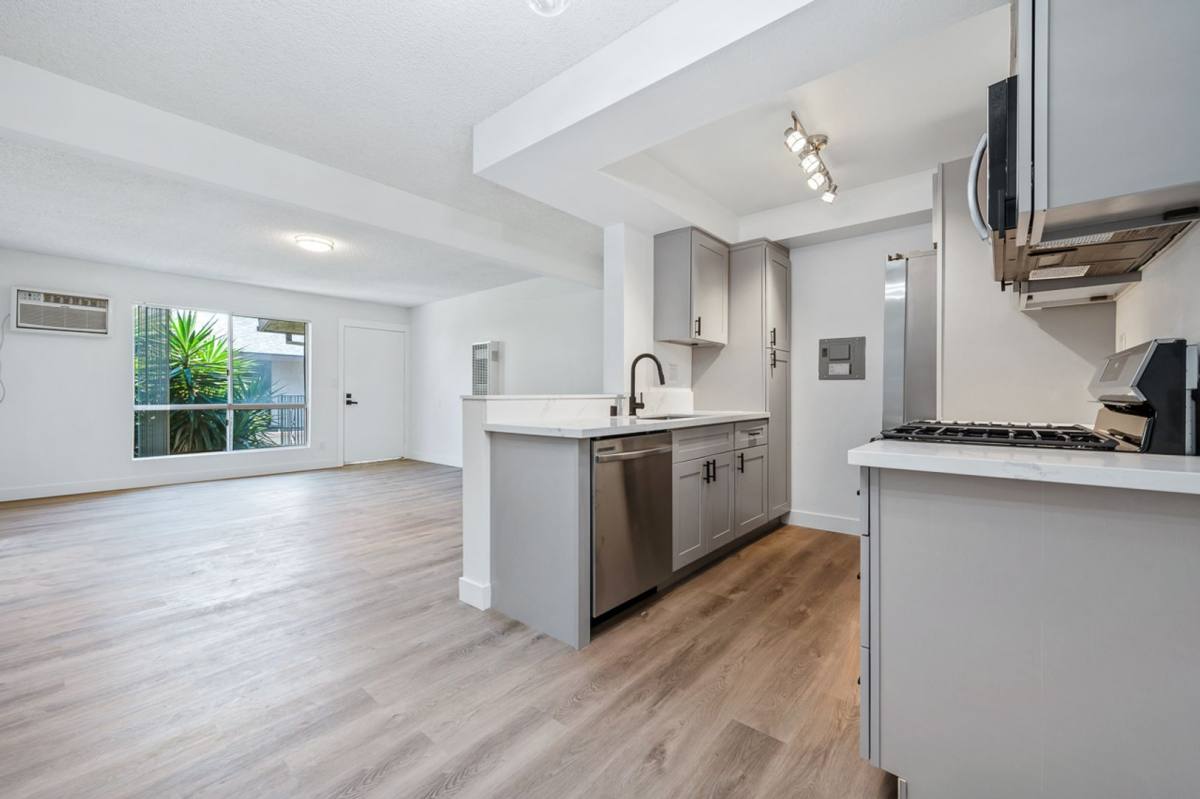 Apartment for rent at 5700 Ackerfield Ave, Long Beach, CA 90805