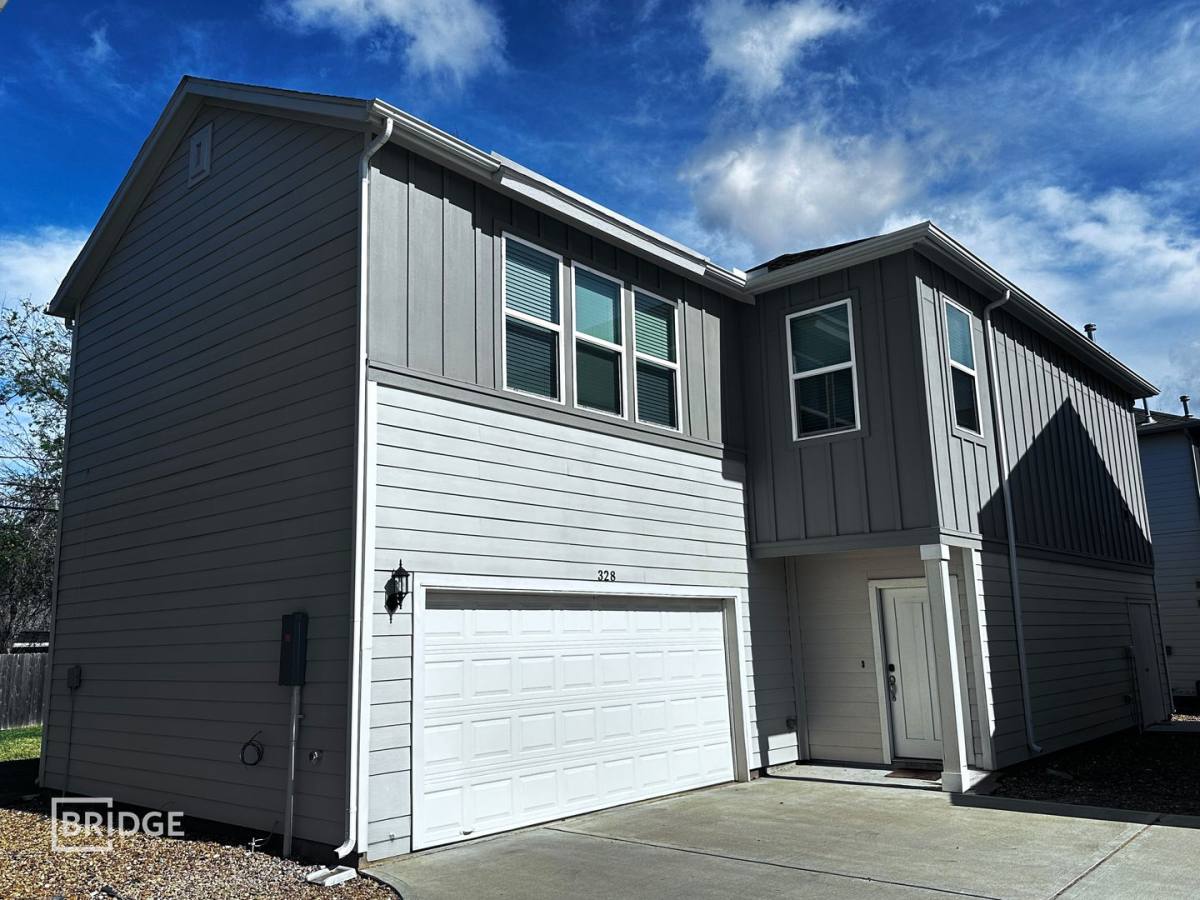 House for rent at 328 Huisache St, Lake Jackson, TX 77566