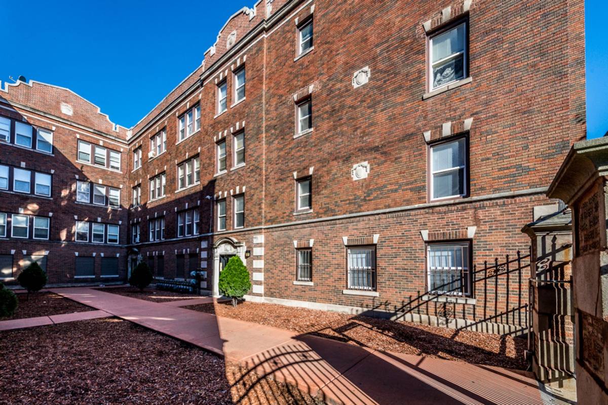 Apartment for rent at 7028 S Clyde, Chicago, IL 60649