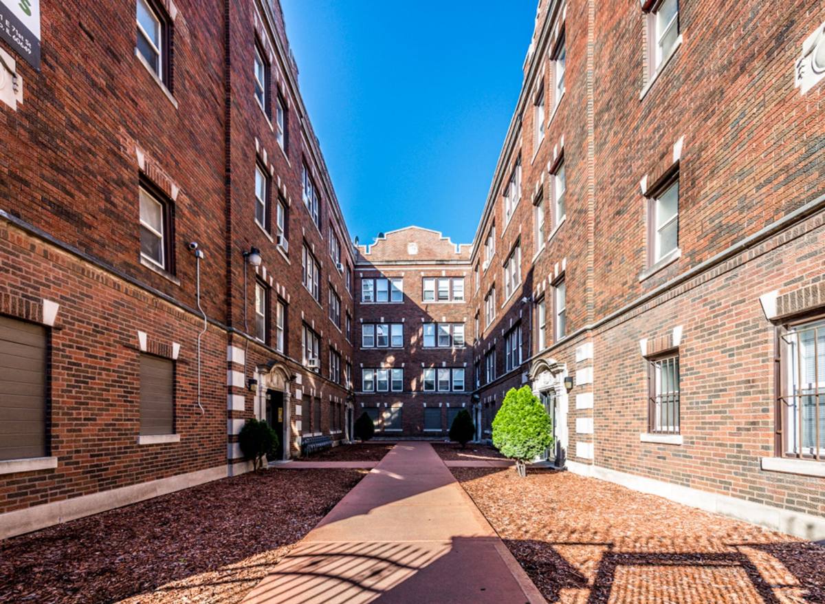 Apartment for rent at 7028 S Clyde, Chicago, IL 60649