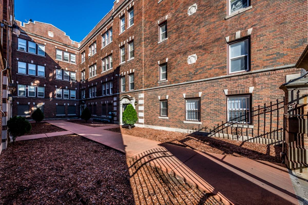 Apartment for rent at 7028 S Clyde, Chicago, IL 60649