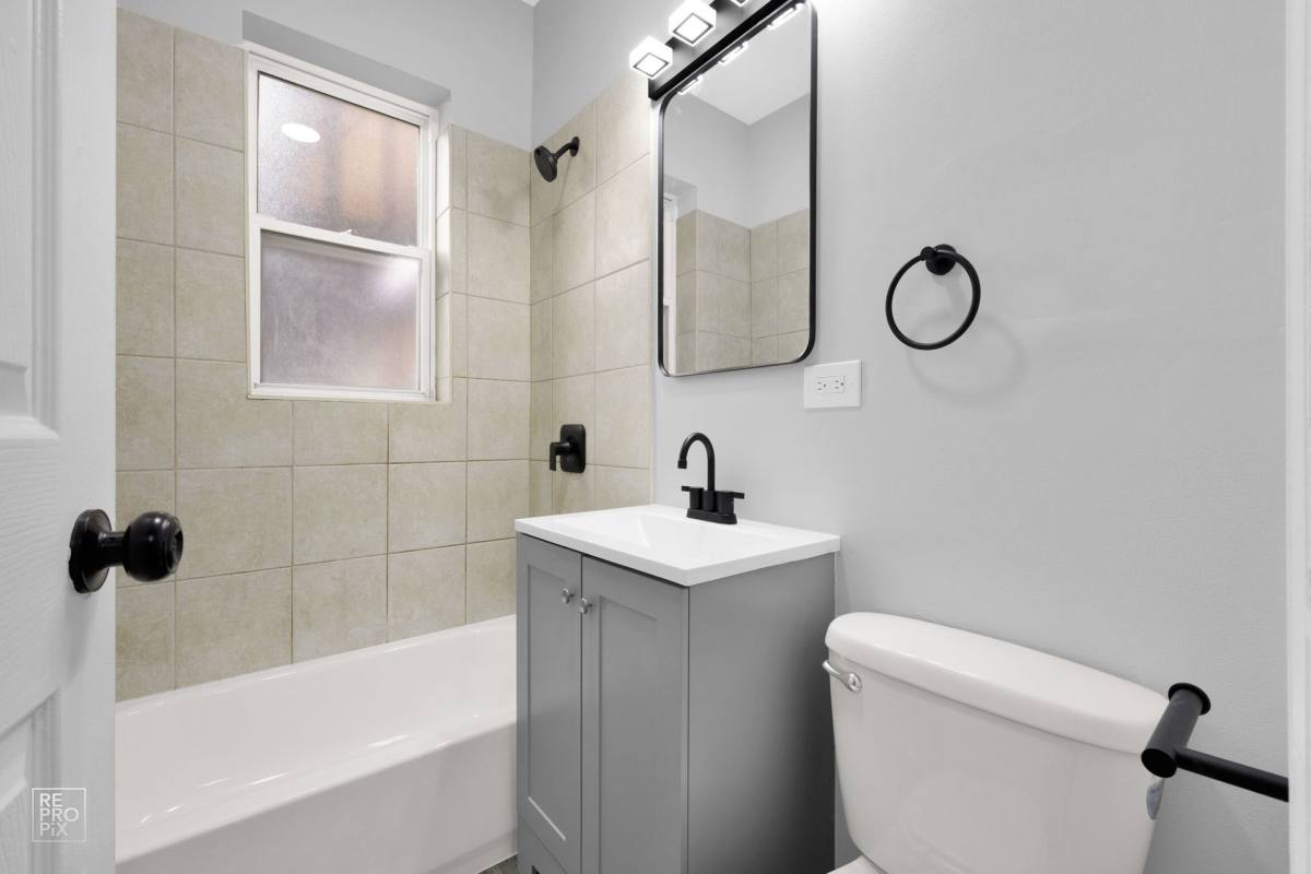 Apartment for rent at 7028 S Clyde, Chicago, IL 60649