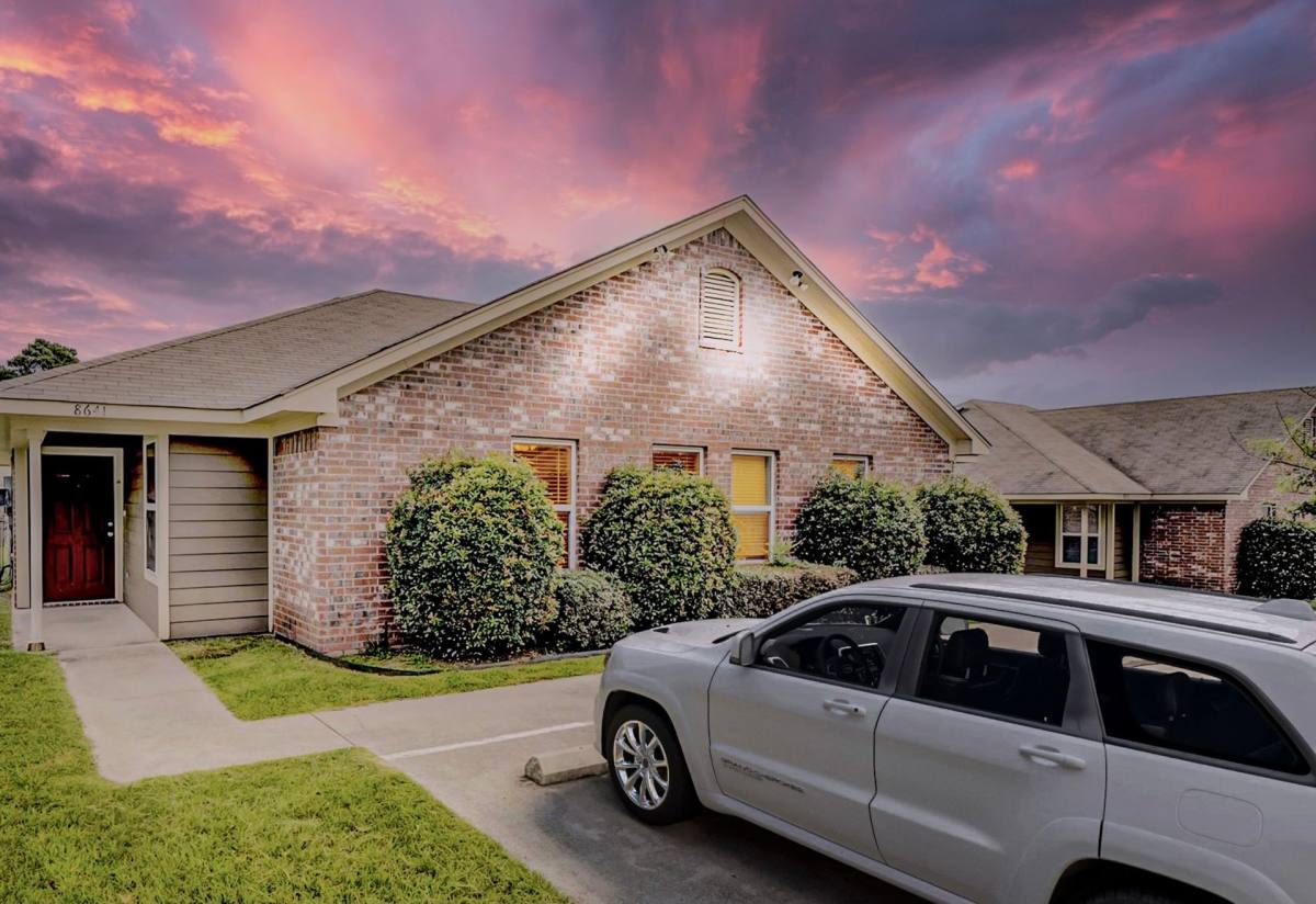 Townhouse for rent at 8640 Mansion Creek Circle, Tyler, TX 75707