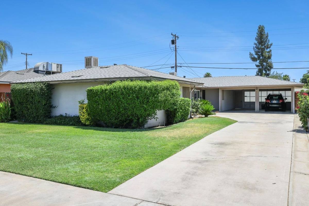 Apartment for rent at 2044 Mayfair Dr W, Fresno, CA 93703