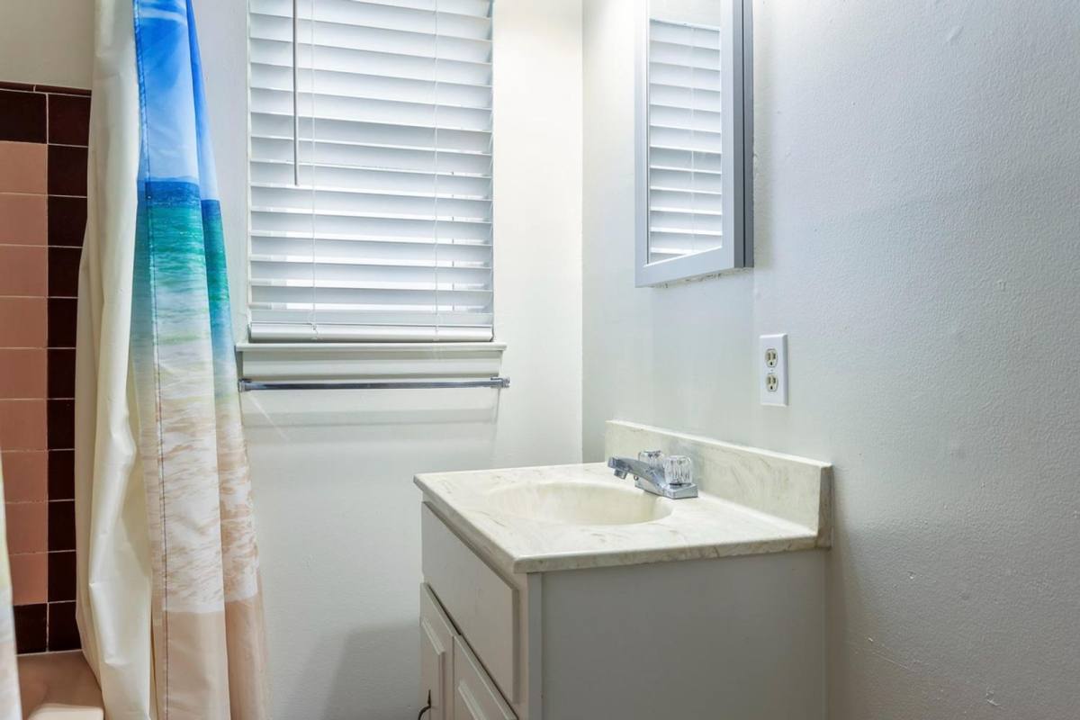Apartment for rent at 2044 Mayfair Dr W, Fresno, CA 93703