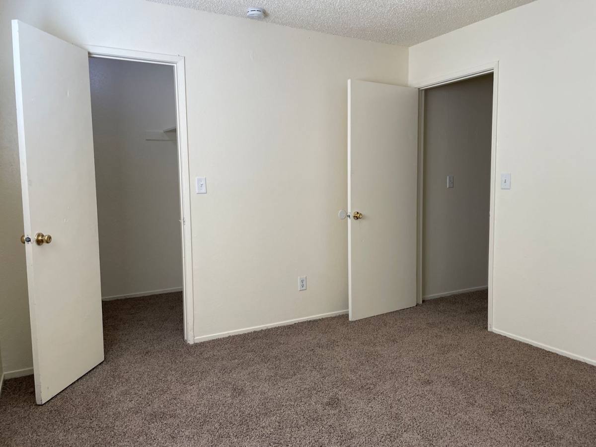 Apartment for rent at 551 W Ashlan Ave, Clovis, CA 93612