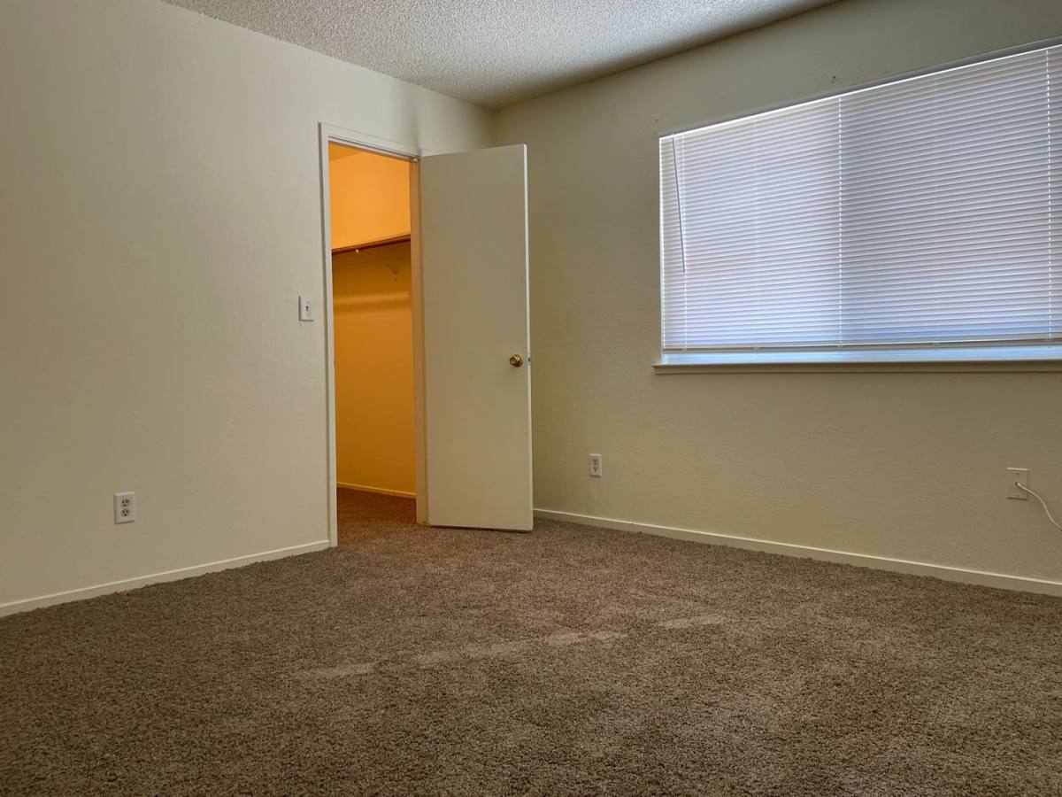 Apartment for rent at 551 W Ashlan Ave, Clovis, CA 93612