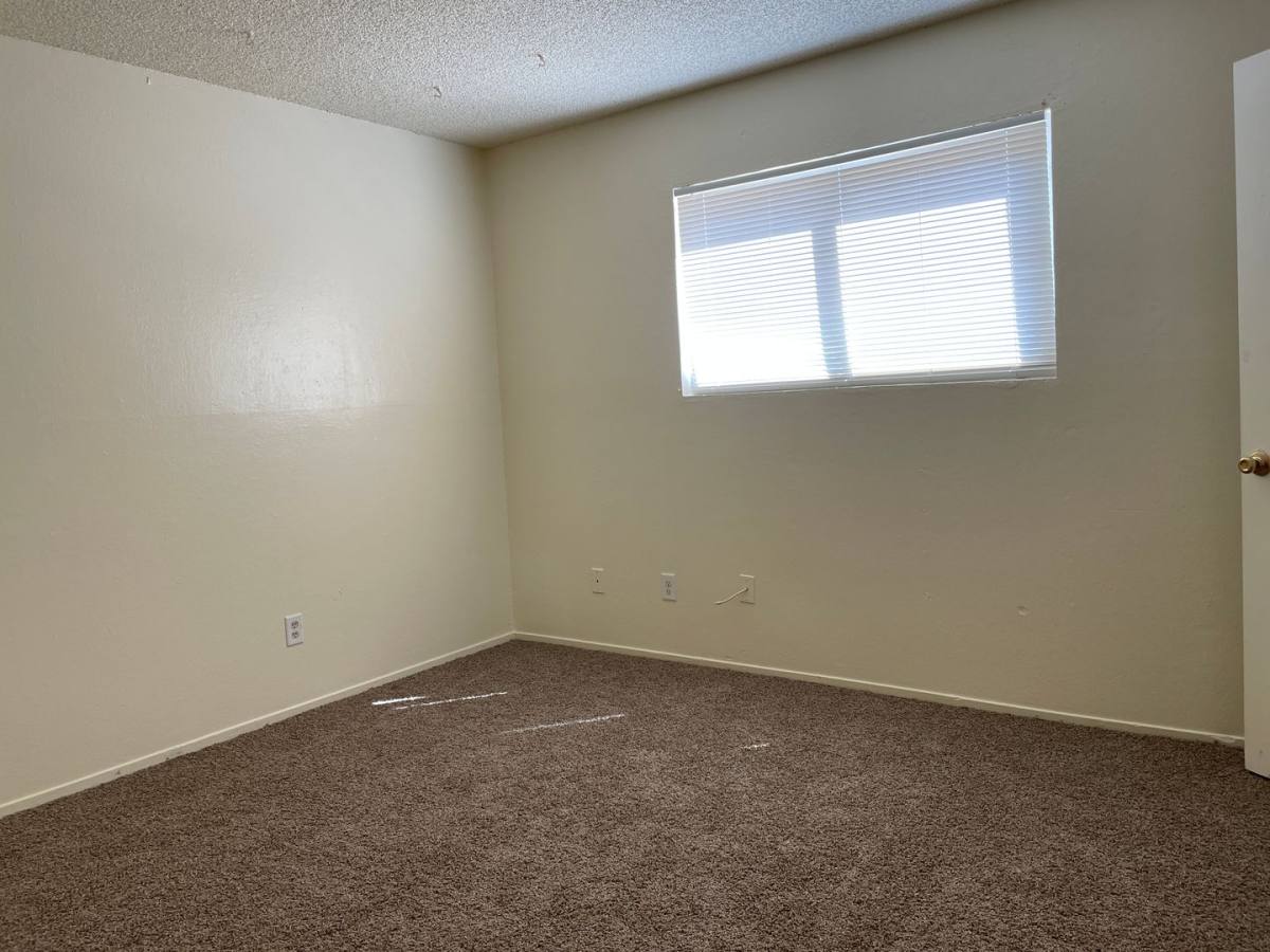 Apartment for rent at 551 W Ashlan Ave, Clovis, CA 93612