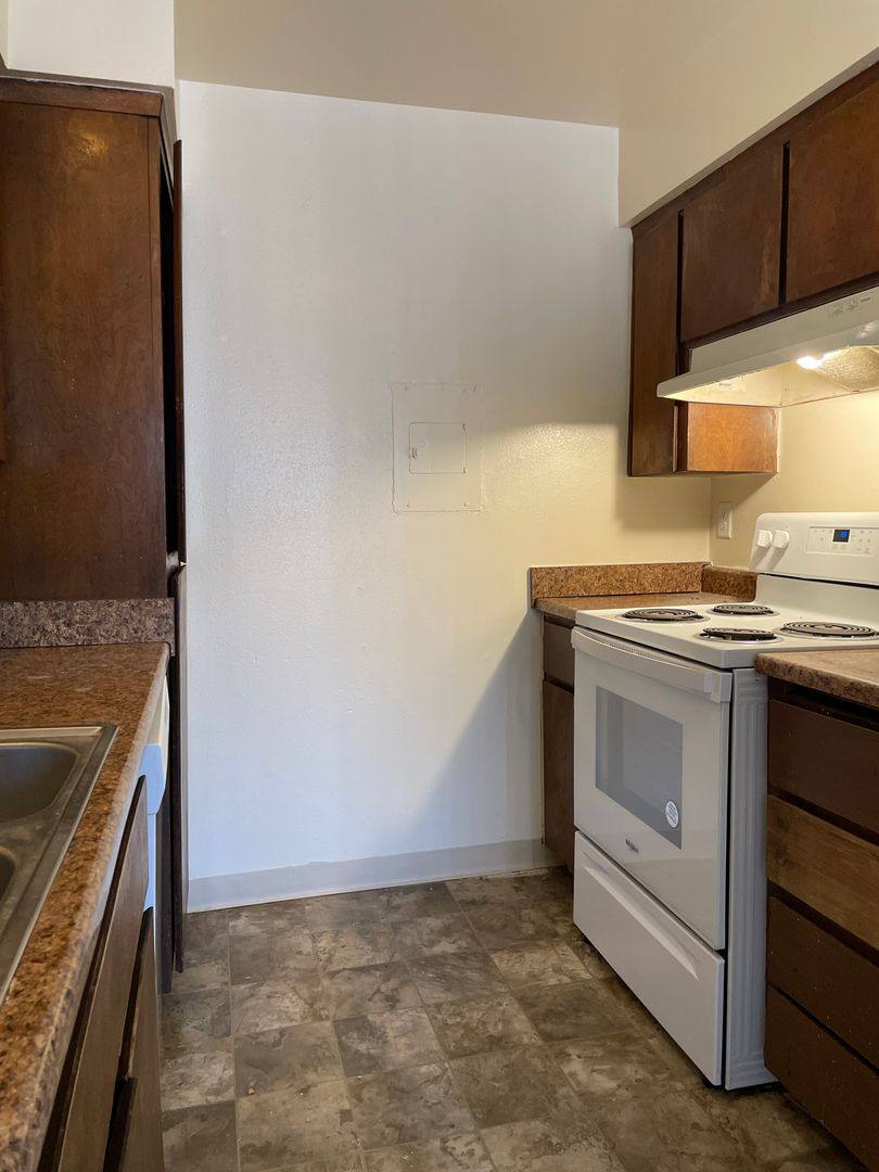 Apartment for rent at 551 W Ashlan Ave, Clovis, CA 93612